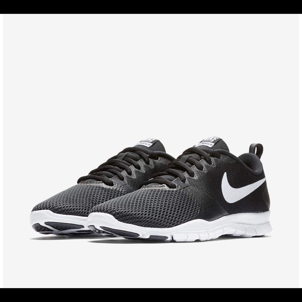 Nike Women's Flex Essential Tr Training, Black